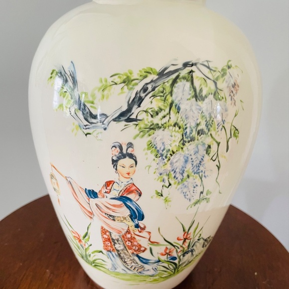Vintage hand-painted Asian vase with geisha and floral motif, Vintage Asian Vase - Picture 2 of 9